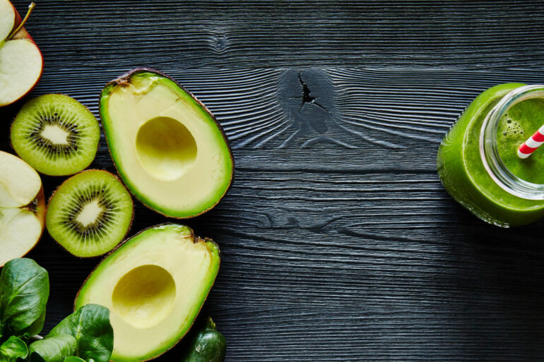avocado-kiwi-smoothie-lifestyle