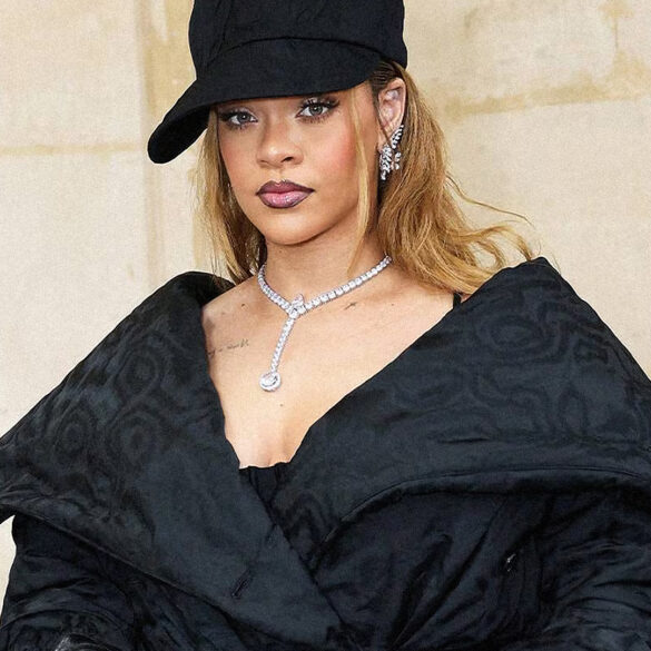 Rihanna Returns to Dior