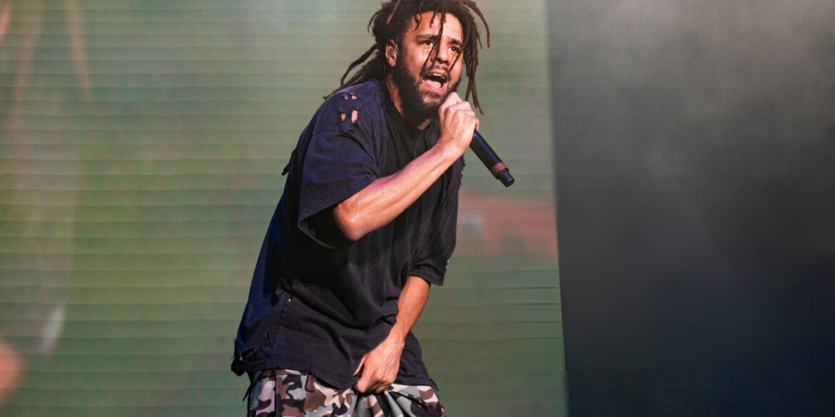 J. Cole Responds with "7 Minute Drill" Diss Track J Cole performs during 2022 Lollapalooza at Grant Park, 2022 in Chicago, Illinois. Photo by Erika Goldring/WireImage